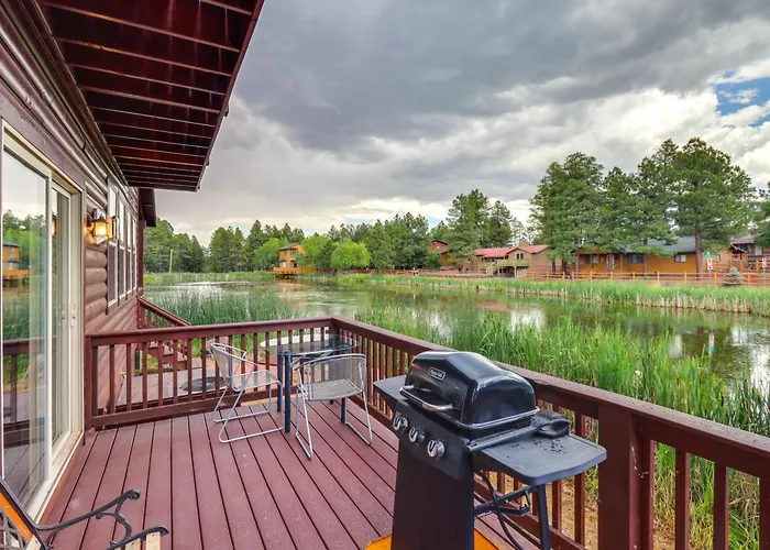 Pond Access & Private Dock: Lakeside Holiday home *