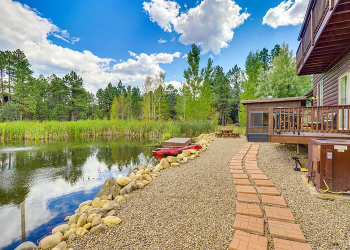 Holiday home Pond Access & Private Dock: Lakeside